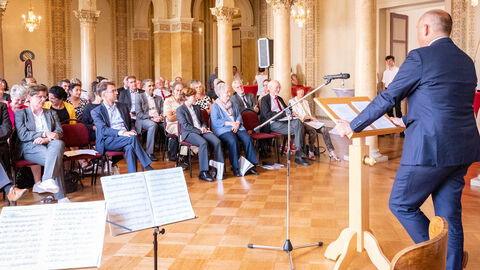 Grußworte von Staatsminister Prof. Dr. Roman Poseck Gäste der Jubiläumsveranstaltung