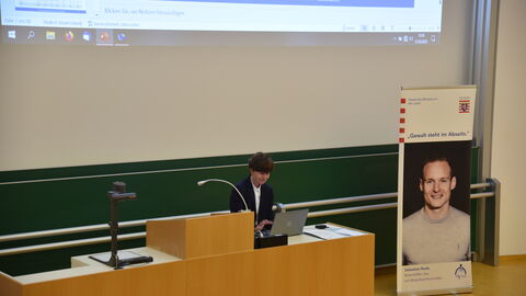 Vorstellung von Prof. Dr. Britta Bannenberg der Studie Gewaltbetroffenheit von Beschäftigten des öffentlichen Dienstes und von Bürgermeisterinnen und Bürgermeistern in Hessen Vorstellung von Prof. Dr. Britta Bannenberg der Studie Gewaltbetroffenheit von Beschäftigten des öffentlichen Dienstes und von Bürgermeisterinnen und Bürgermeistern in Hessen