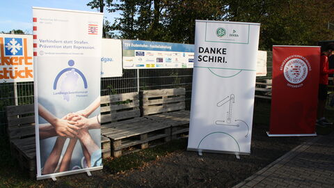 Aufsteller des Landespräventionsrats und der Schiedsrichtervereinigung Offenbach Aufsteller des Landespräventionsrats und der Schiedsrichtervereinigung Offenbach