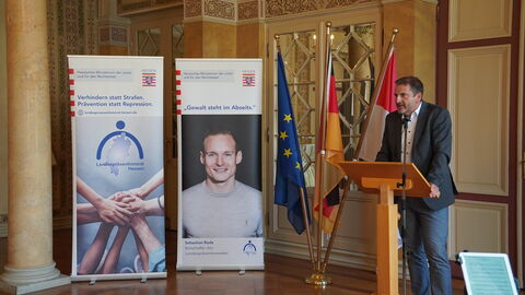 Laudatio von Markus Wörsdörfer, Geschäftsführer des Landespräventionsrates Laudatio von Markus Wörsdörfer, Geschäftsführer des Landespräventionsrates