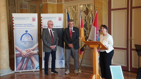 3. Preis für "Präventions-App Cool and Safe"-Schule machen ohne Gewalt (SMOG) e.V. 3. Preis für "Präventions-App Cool and Safe"-Schule machen ohne Gewalt (SMOG) e.V.