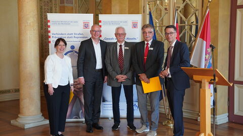 v.l.n.r.: Christina Kreis, Michael Weidmann, Max Ostrowski, Erwin Maisch, Staatsminister Christian Heinz v.l.n.r.: Christina Kreis, Michael Weidmann, Max Ostrowski, Erwin Maisch, Staatsminister Christian Heinz