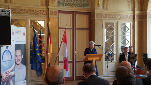 Laudatio Marion Denny, Zentralstelle zur Bekämpfung der Internetkriminalität (ZIT) Laudatio Marion Denny, Zentralstelle zur Bekämpfung der Internetkriminalität (ZIT)