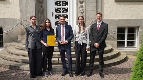 1. Preis „displaced at home - ein Ort, den man zuhause nennt" Sara Nussbaum, Zentrum für Jüdisches Leben 1. Preis „displaced at home - ein Ort, den man zuhause nennt" Sara Nussbaum, Zentrum für Jüdisches Leben