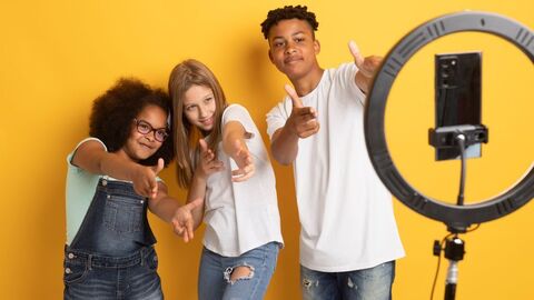 Influencer Influencer