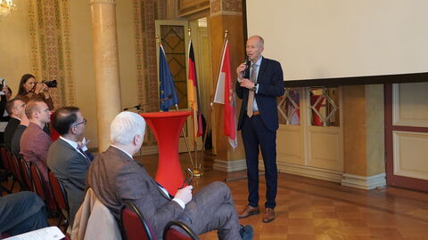 Begrüßung und Laudatio von Hessens Bildungsminister Armin Schwarz